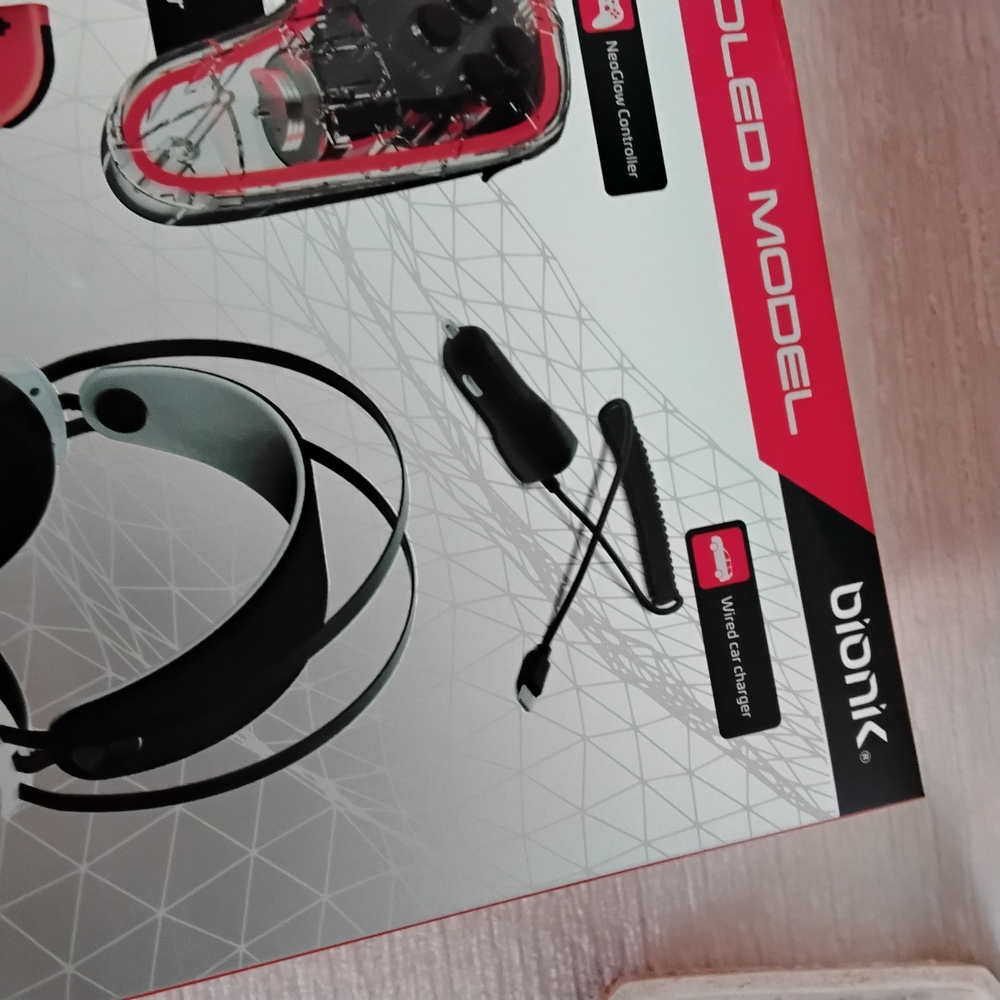 Nintendo Switch Pro Kit+ - Black and White - Picture 10 of 13